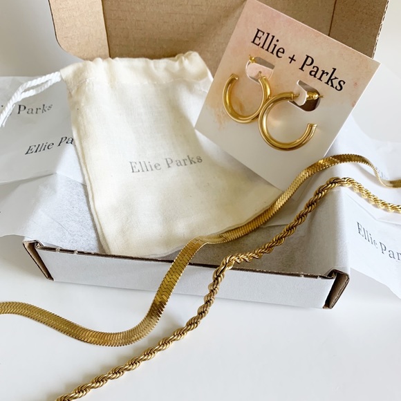 Welcome to my closet! - Picture 9 of 10